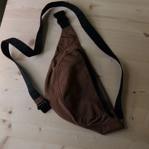 BAGGU Brown Belt Bag with Black Strap